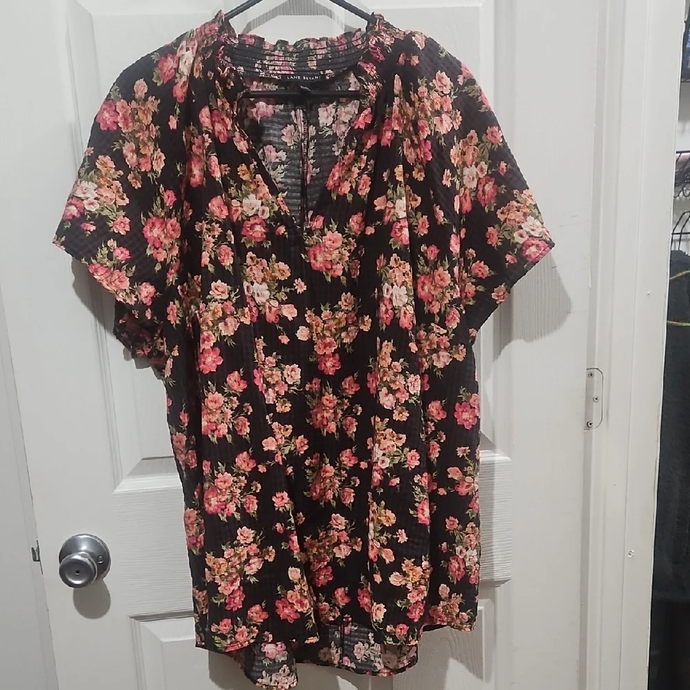 Bundle Sale | 4 for $20 | Lane Bryant Black and Pink‎ Floral Blouse Size 22/24
